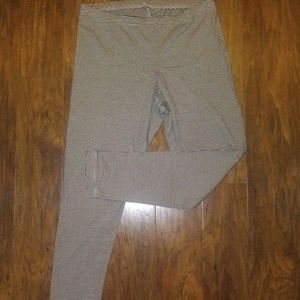 🌼Old Navy Grey and Black Stripped Leggings🌼